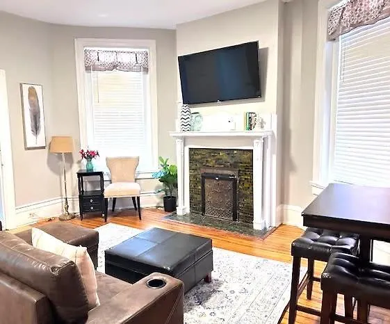 G4 King Bed Central Location Museums Free Parking Richmond USA